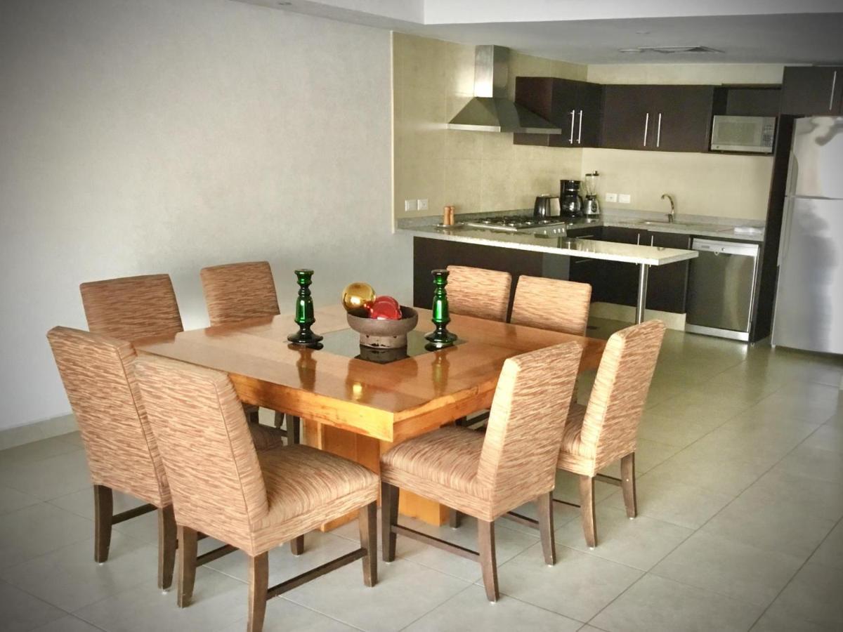 Apartamentos Grand Venetian Пуерто Валярта Екстериор снимка
